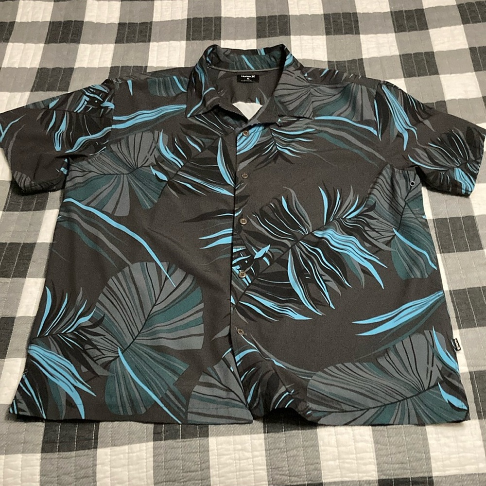 Mens Hurley button down size XL